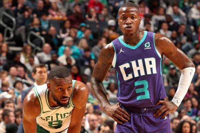 举足轻重的 举足轻重的